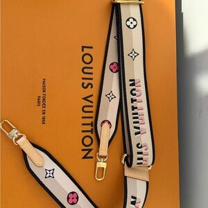 Brand New NEVER WORN Louis Vuitton Black Cream & pink Bandelouirè strap